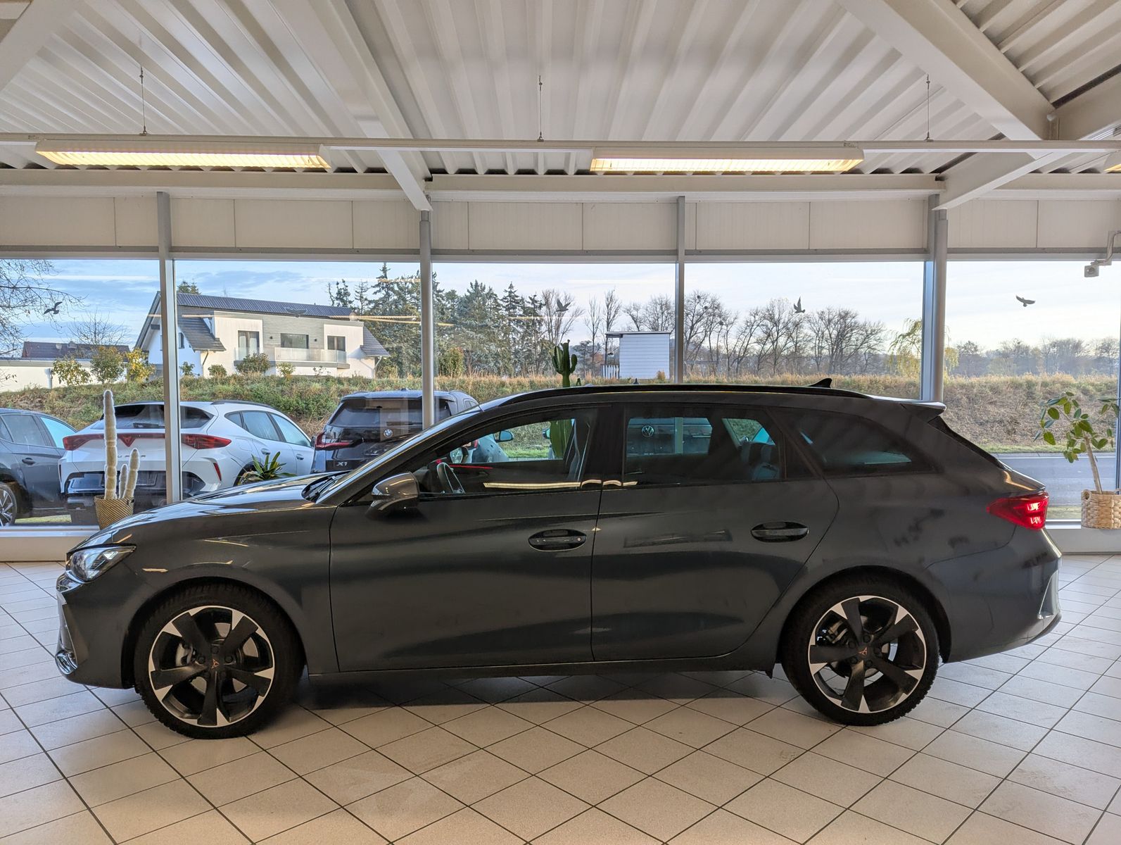 CUPRA Leon 2.0 TDI Intelligent-Dynamic-Edge-Pake Cam - Image 4