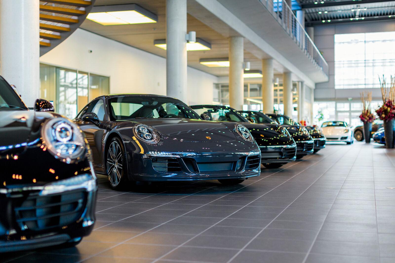 showroom-image-top