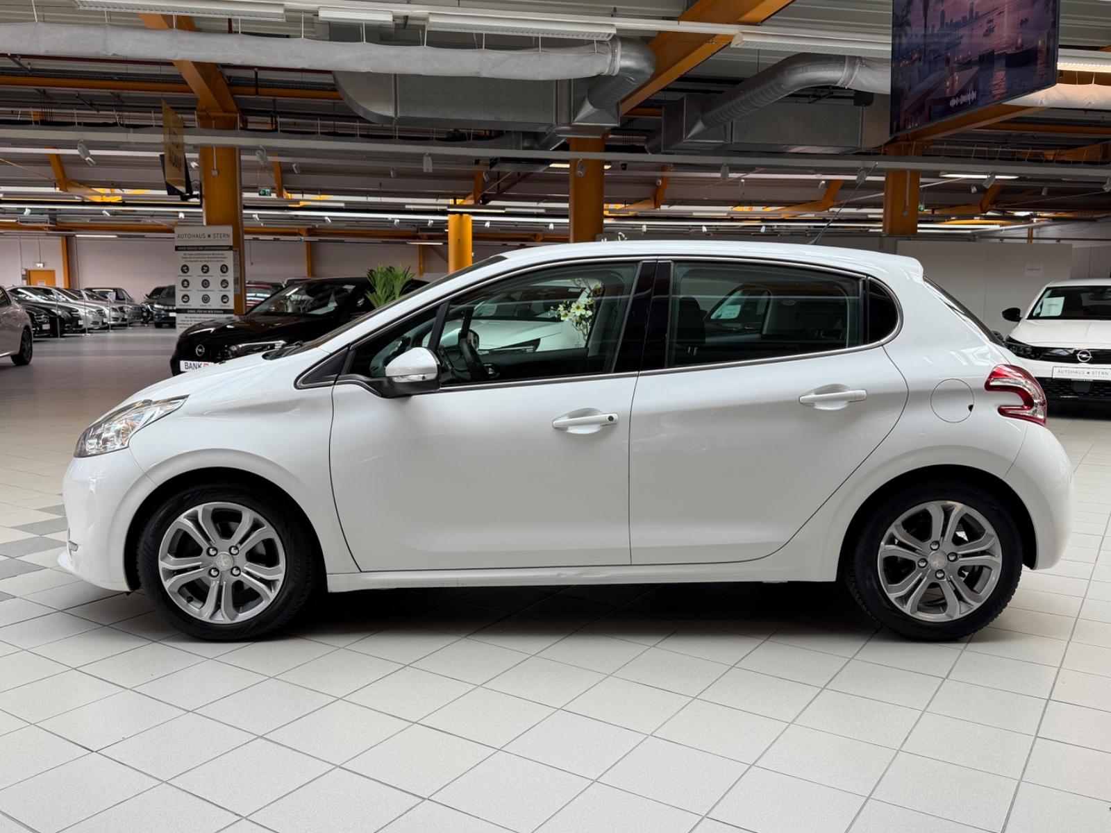 Peugeot 208 Allure|SHZ|PDC|BT|USB|Klimaanlage|Tempomat