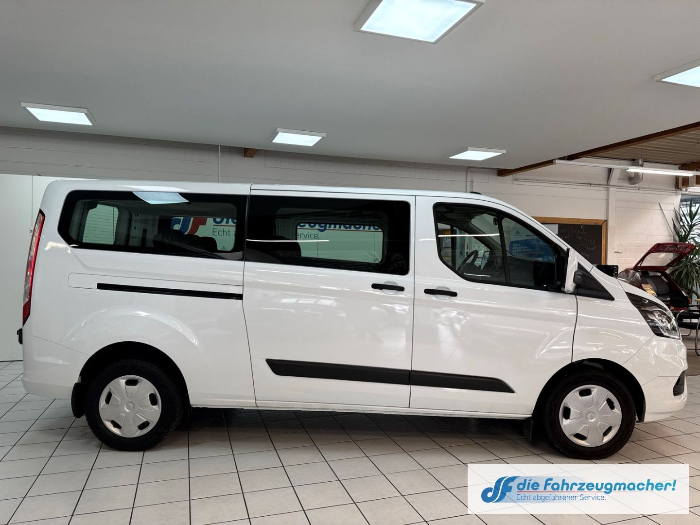 Fahrzeugabbildung Ford Transit Custom Tourneo 320 L2 Trend Dyn. Kurvenl