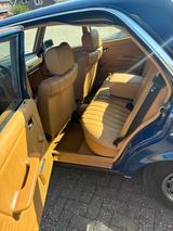 Mercedes-Benz 200 - blaue Mercedes-Benz 200