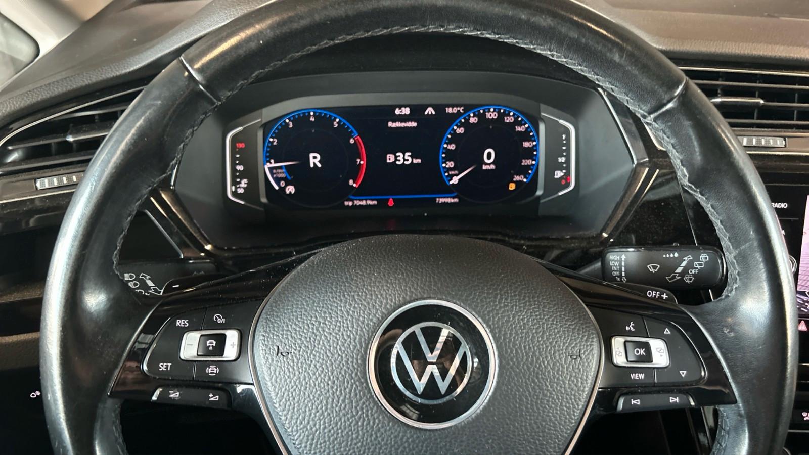 Volkswagen Touran R-Line High.7Sitze Navi Cockpit Pano.RFK AHK ACC, миниатюра 10