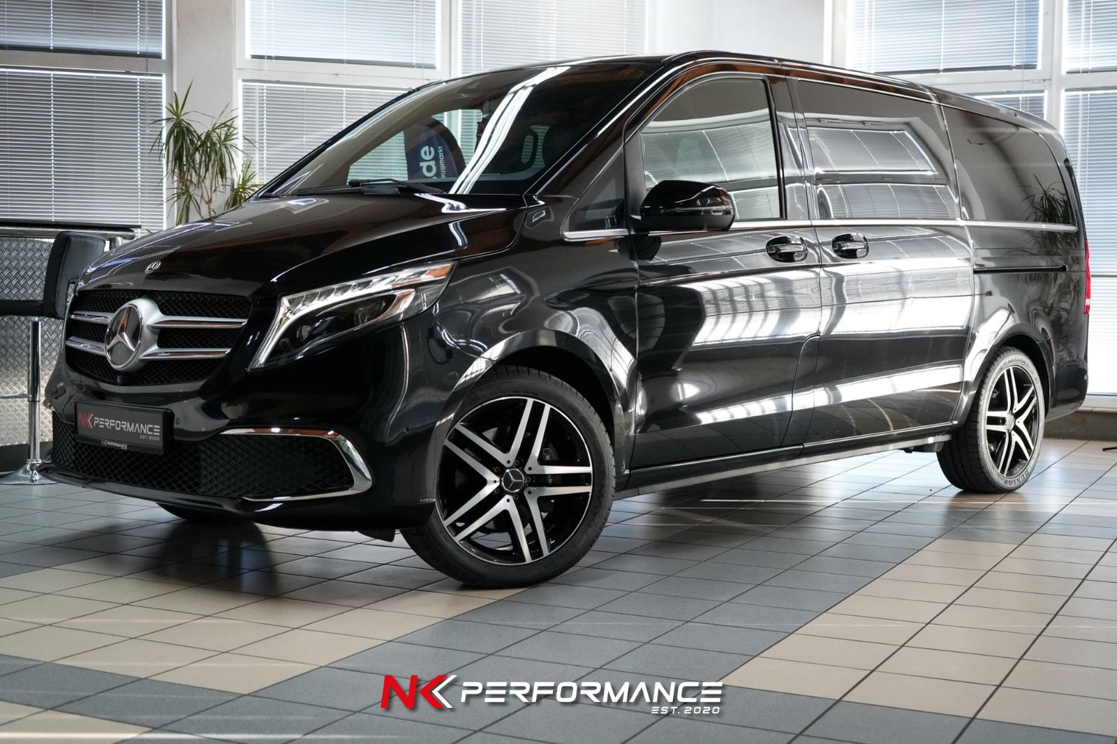MERCEDES-BENZ V 250d AVANTGARDE 4MATIC lang / AHK / 360°