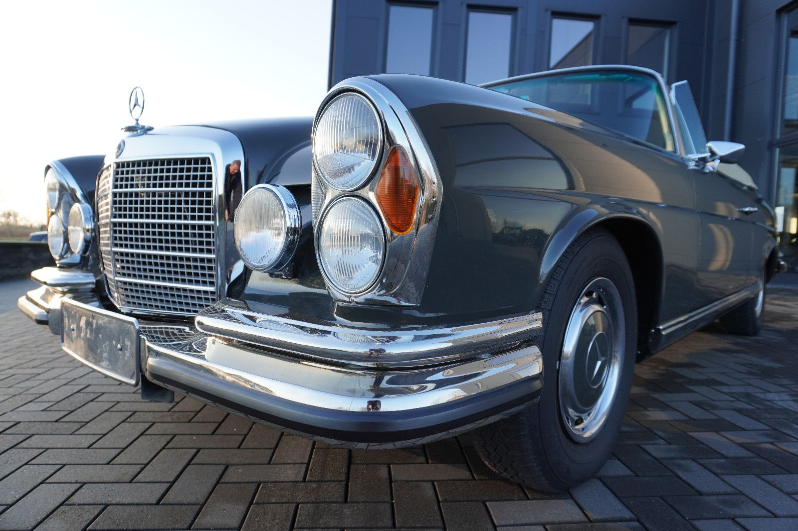 Fahrzeugabbildung Mercedes-Benz 280 SE 3,5 Cabriolet Conversion