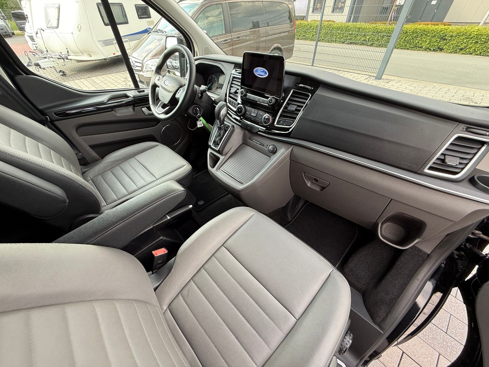 Fahrzeugabbildung Ford Transit/Tourneo Custom Kombi 320 L2 Tourneo Tita
