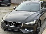 Volvo V60 PDC B4 D Geartronic Inscription  - Volvo V60: Von Privat