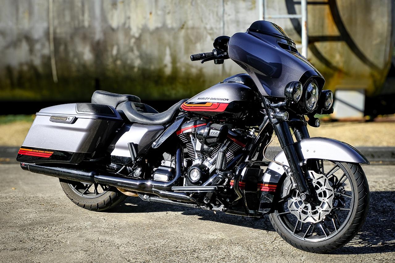 Harley-Davidson FLHXSE  CVO Street Glide mit Jekill&Hyde