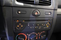 Fahrzeugabbildung Renault Clio II 1.2 16V CAMPUS KLIMA/BC/TÜV/RADIO/CD