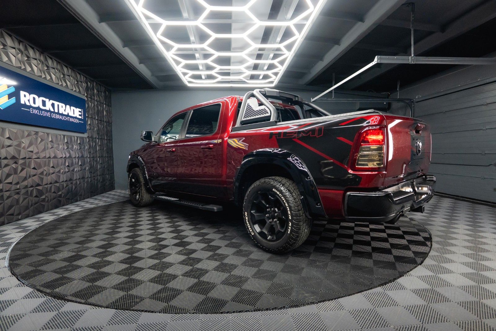 Fahrzeugabbildung Dodge RAM 5.7 V8 HEMI 4x4 OFFROAD Night-Paket *LED*