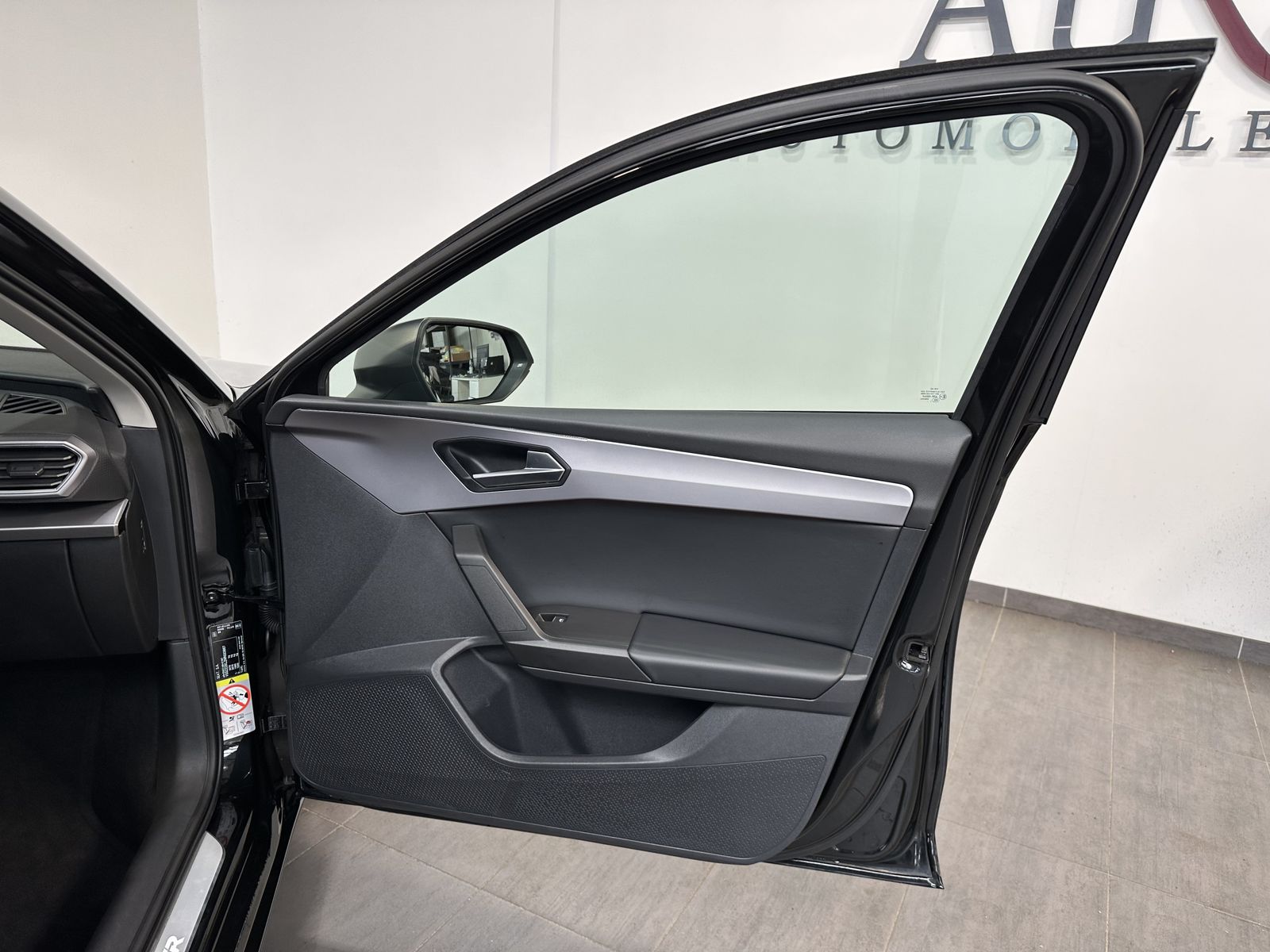 Fahrzeugabbildung SEAT Leon ST 2.0 TDI DSG FR NAV+LED+VCOCK+SHZ+PARKASS