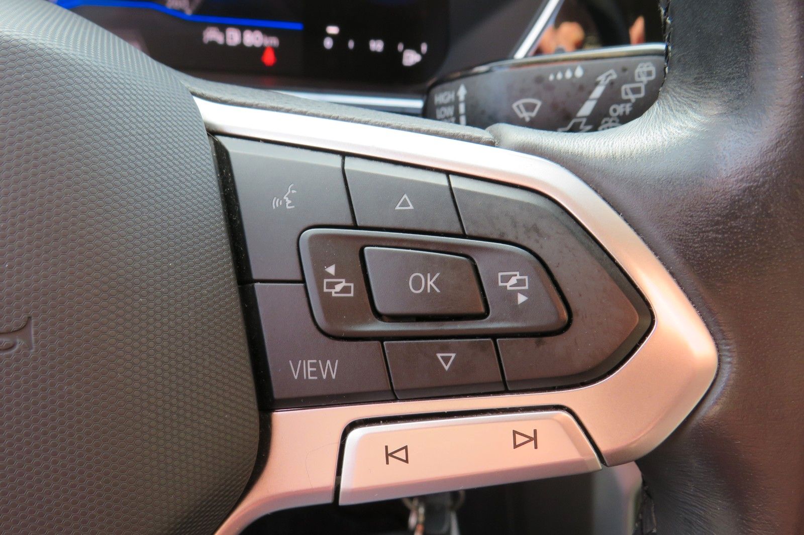 Fahrzeugabbildung Volkswagen T-Cross Active ACC NAVI APP GJ SITZH. PDC 1HD