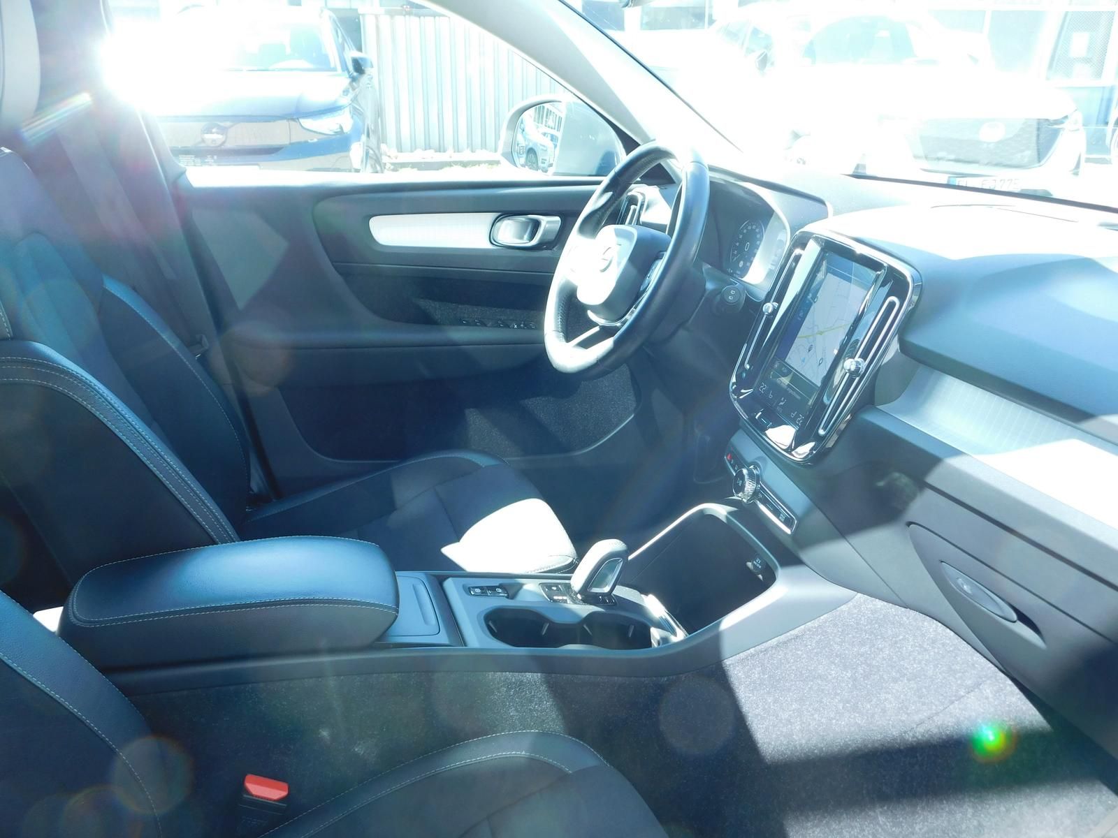 Fahrzeugabbildung Volvo XC40 T4 AWD Momentum Pro