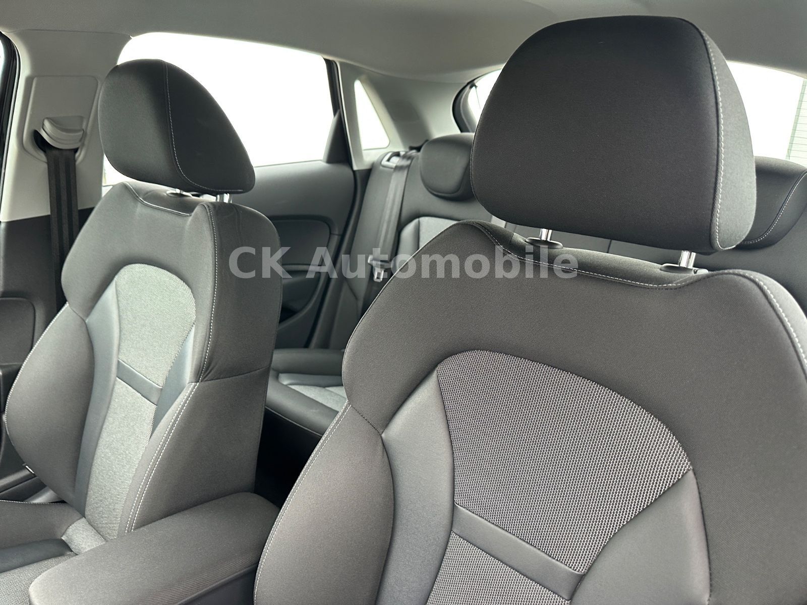 Fahrzeugabbildung Audi A1 Sportback Sport 1.6 TDi/Navi/Klima/SHZ/PDC