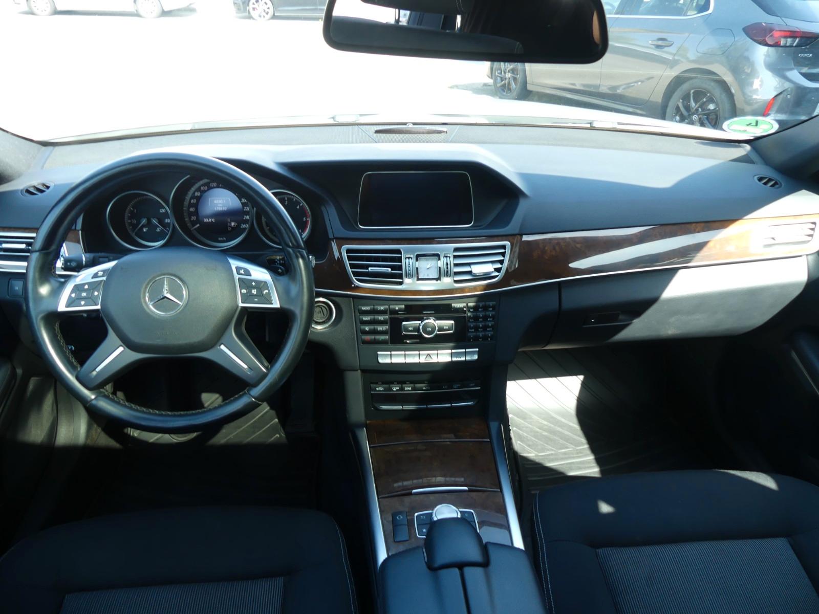 Mercedes-Benz E 220  T-Modell BlueEfficiency Automatik
