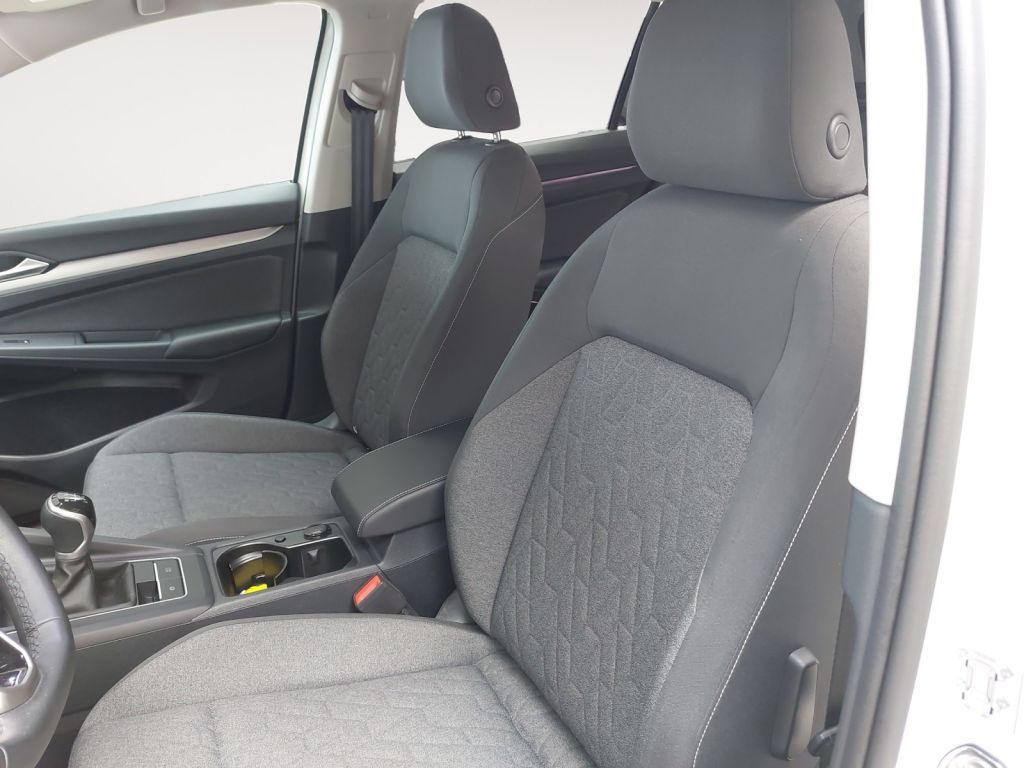 Fahrzeugabbildung Volkswagen Golf 1.0 TSI Move LED Navi RFK