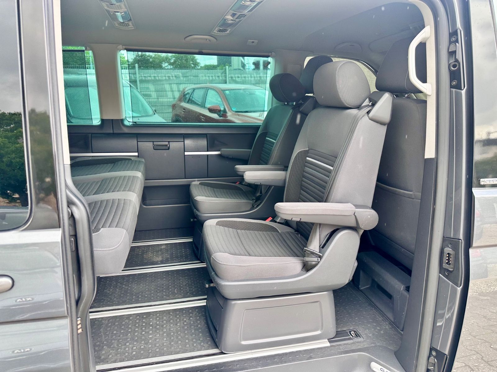 Fahrzeugabbildung Volkswagen T5 MULTIVAN CUP*MOD.2015+AUTOM+7SITZER+20LM