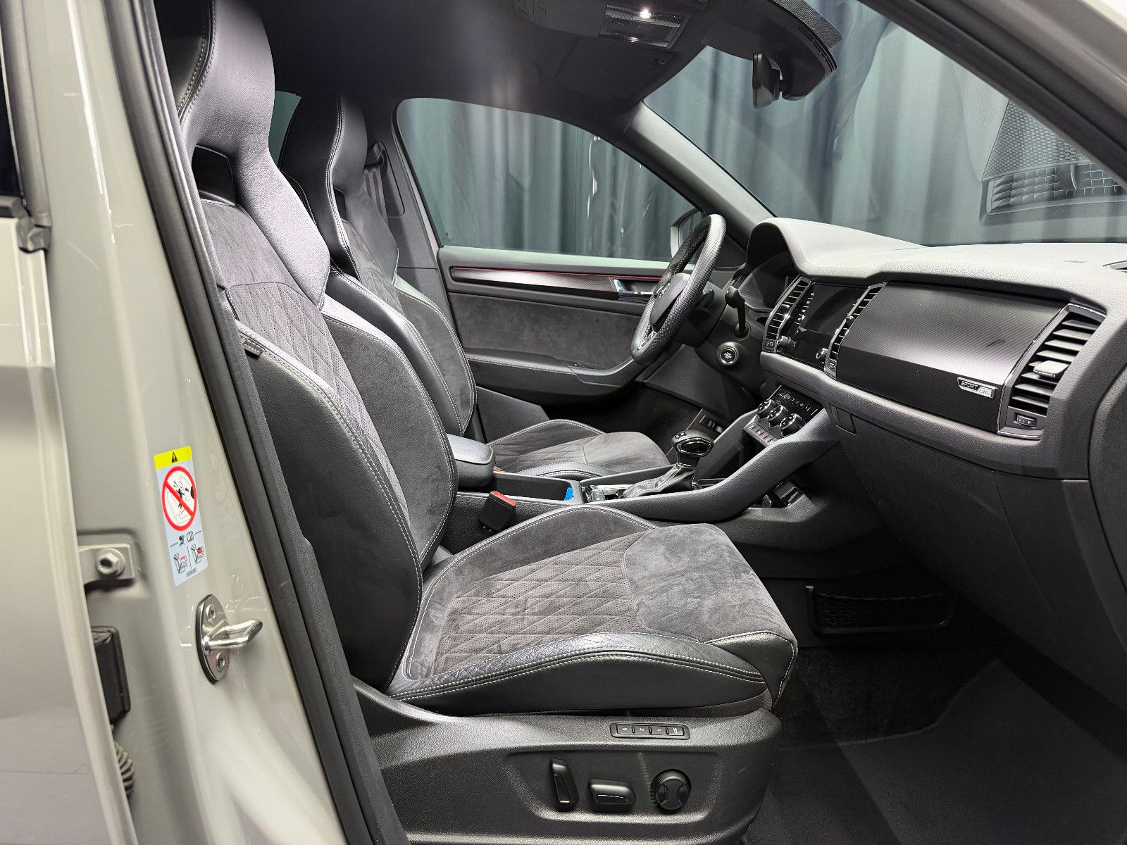 Fahrzeugabbildung SKODA Kodiaq Sportline 4x4 |7-SITZER|AHK|CANTON|NARDO