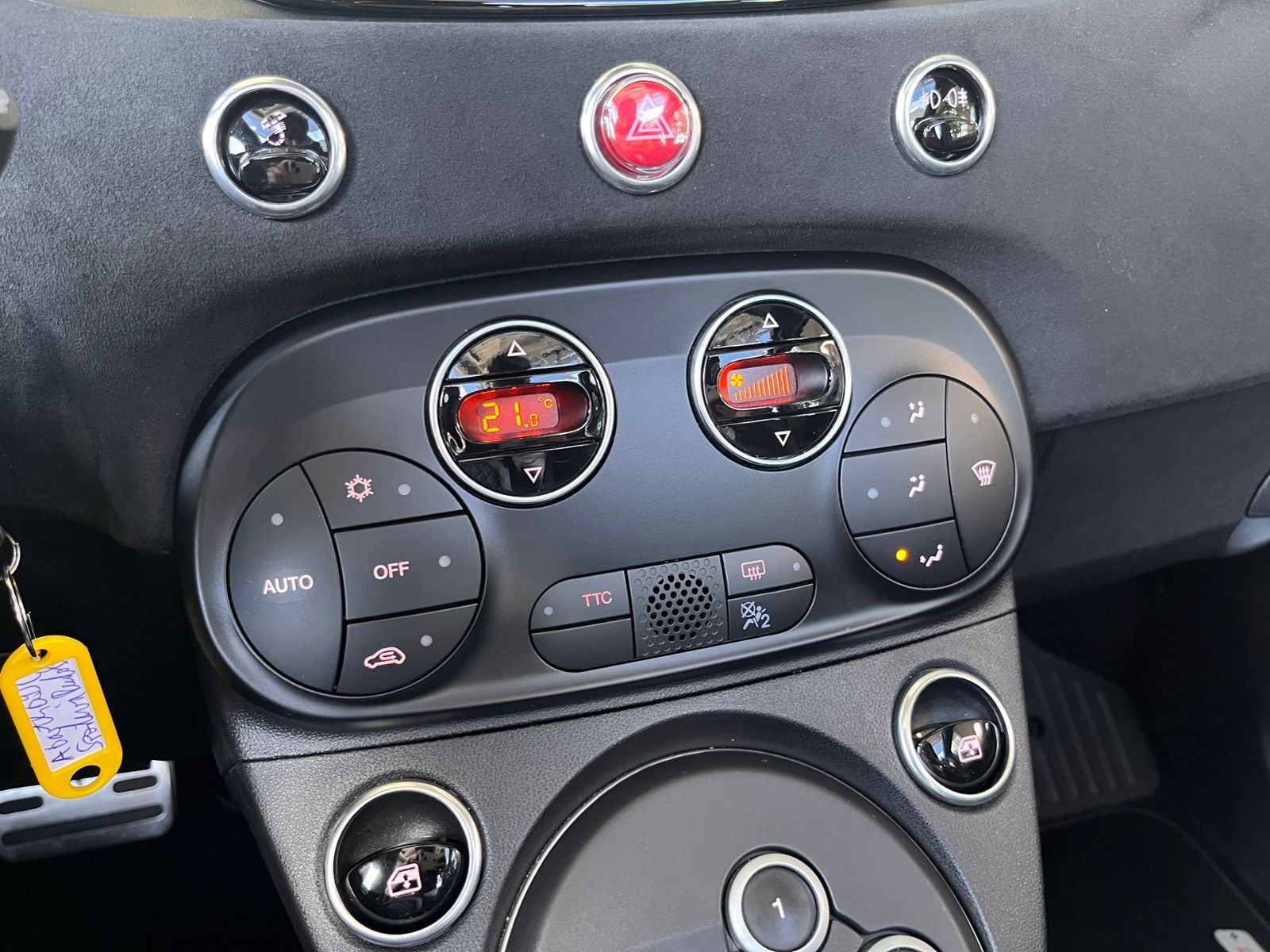 Fahrzeugabbildung Abarth 695C Turismo Aut. BEATS XENON NAVI