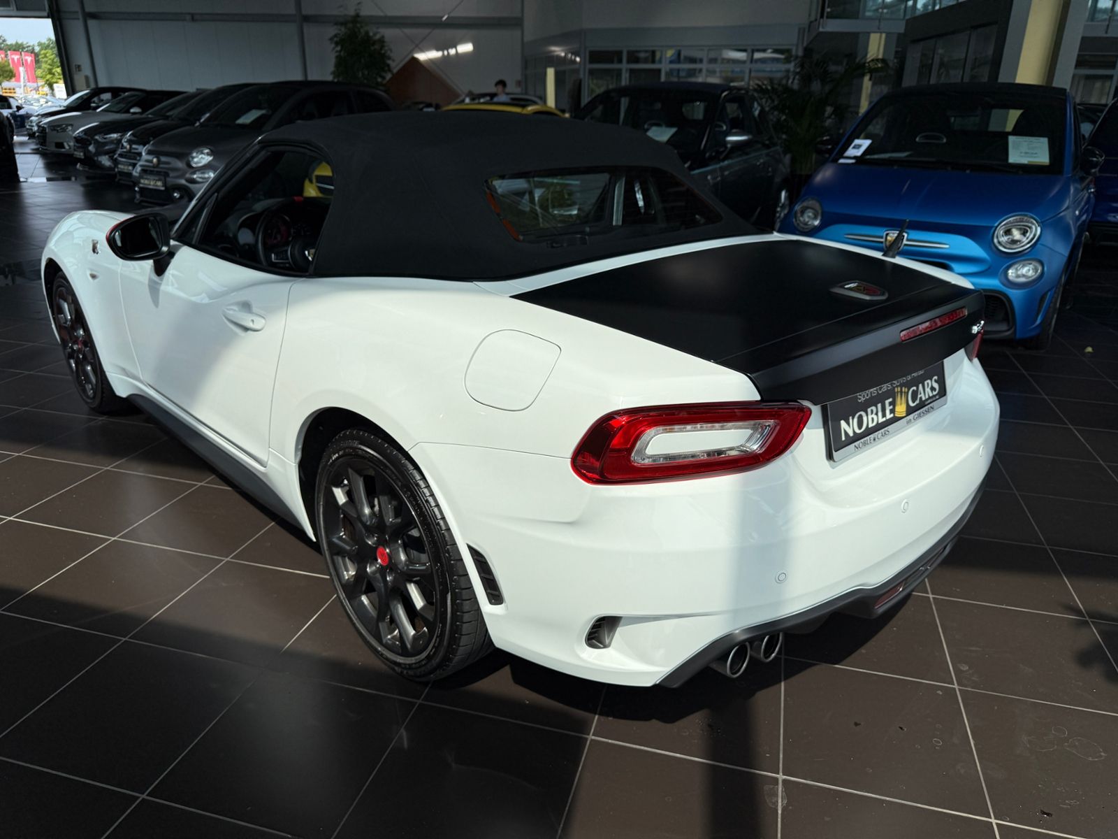 Fahrzeugabbildung Abarth 124 Spider LED LEDER ALU SHZ