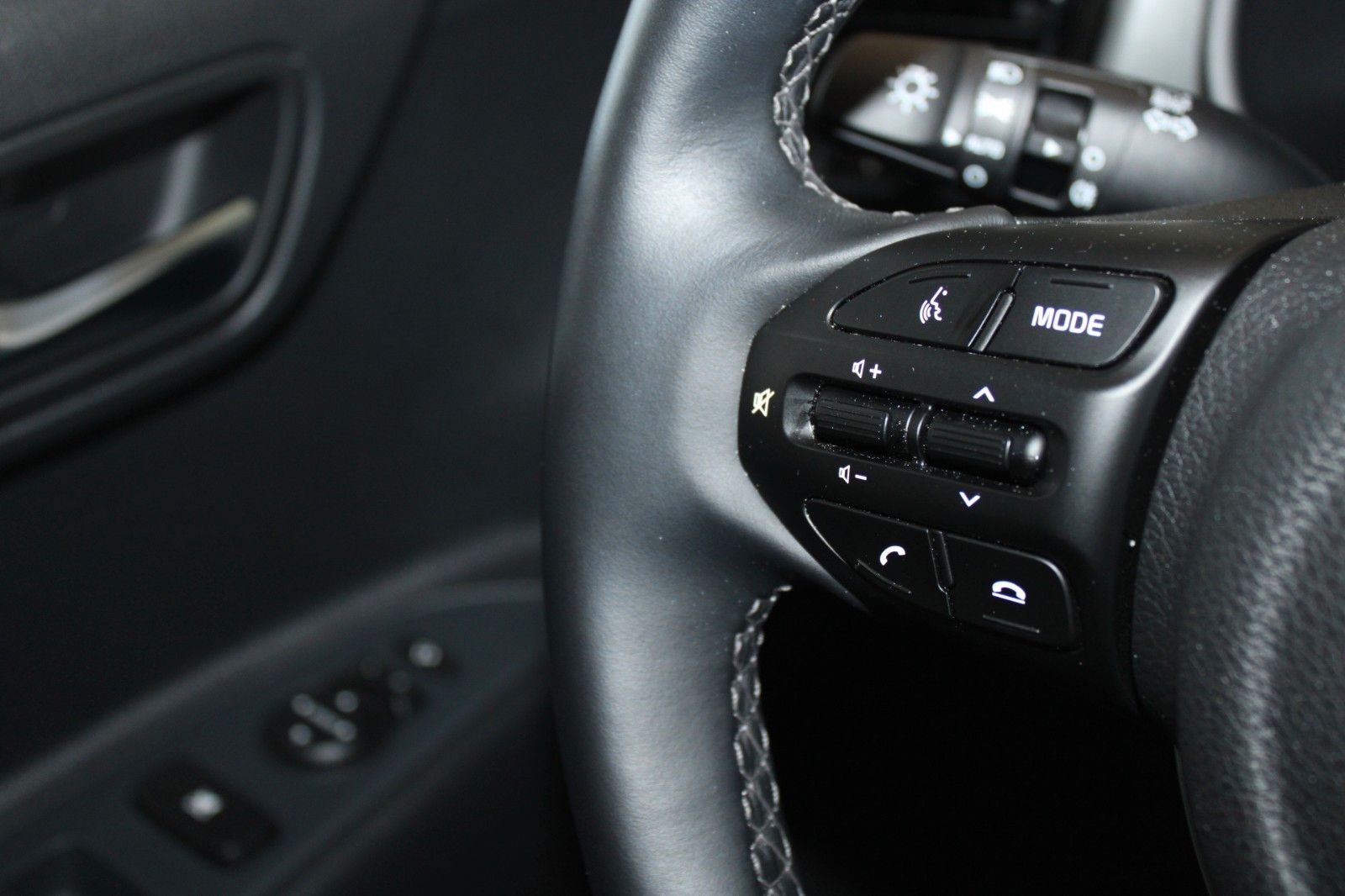 Fahrzeugabbildung Kia Stonic Vision Aut. NAVI DAB SHZ LHZ CAM uvm.