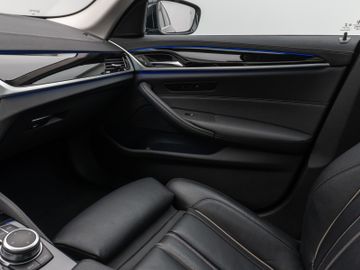 Fahrzeugabbildung BMW 530d LuxuryLine Pano Kamera Laser HUD DAB HiFi
