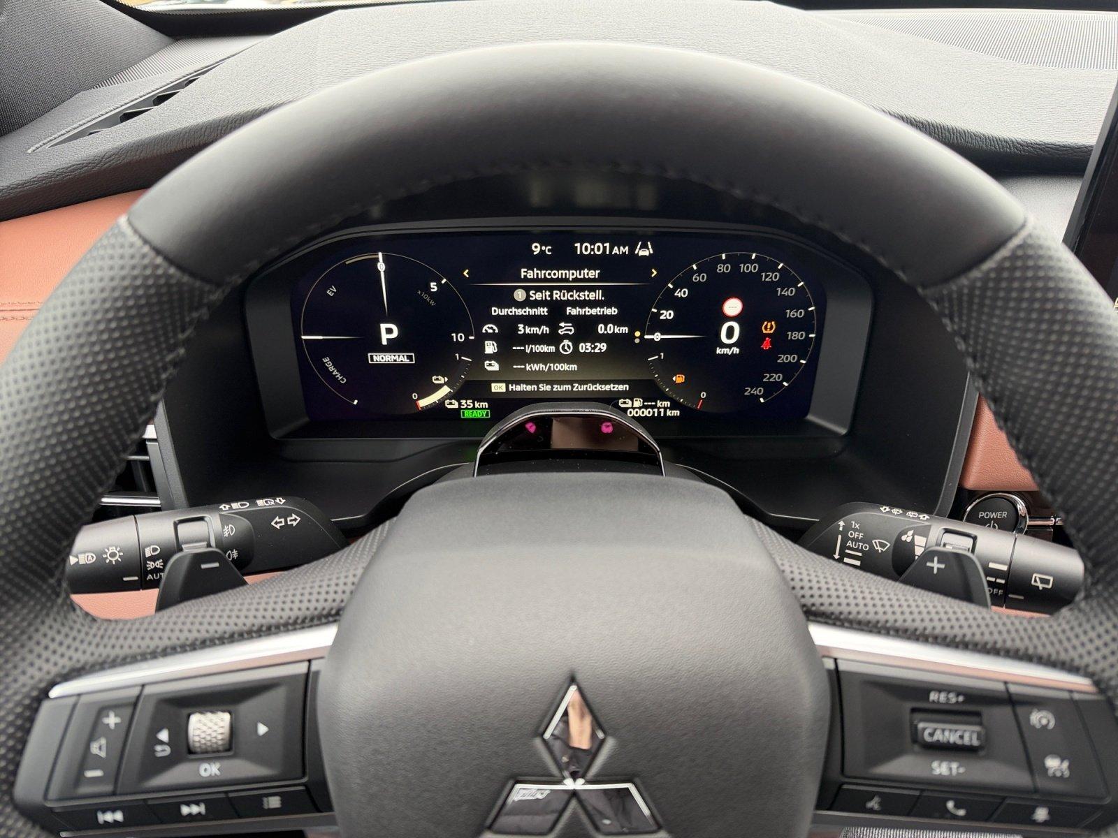 Mitsubishi Outlander Top Luxury 2.4 PHEV ACC+PDC+4xSHZ+NAV