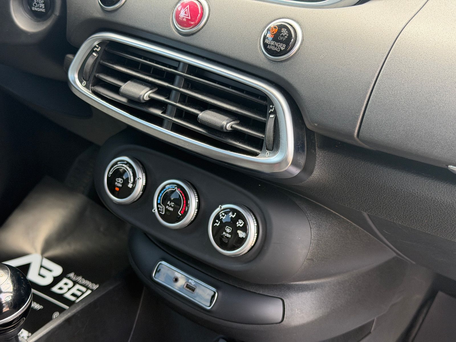 Fahrzeugabbildung Fiat 500X Cross/ UConnect / Fahrassistenz/Design-Kit