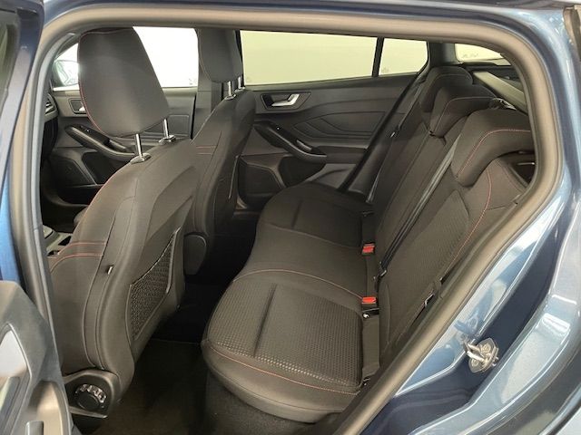 Fahrzeugabbildung Ford Focus Turnier ST-Line X B&O 18'' LED ACC Kamera