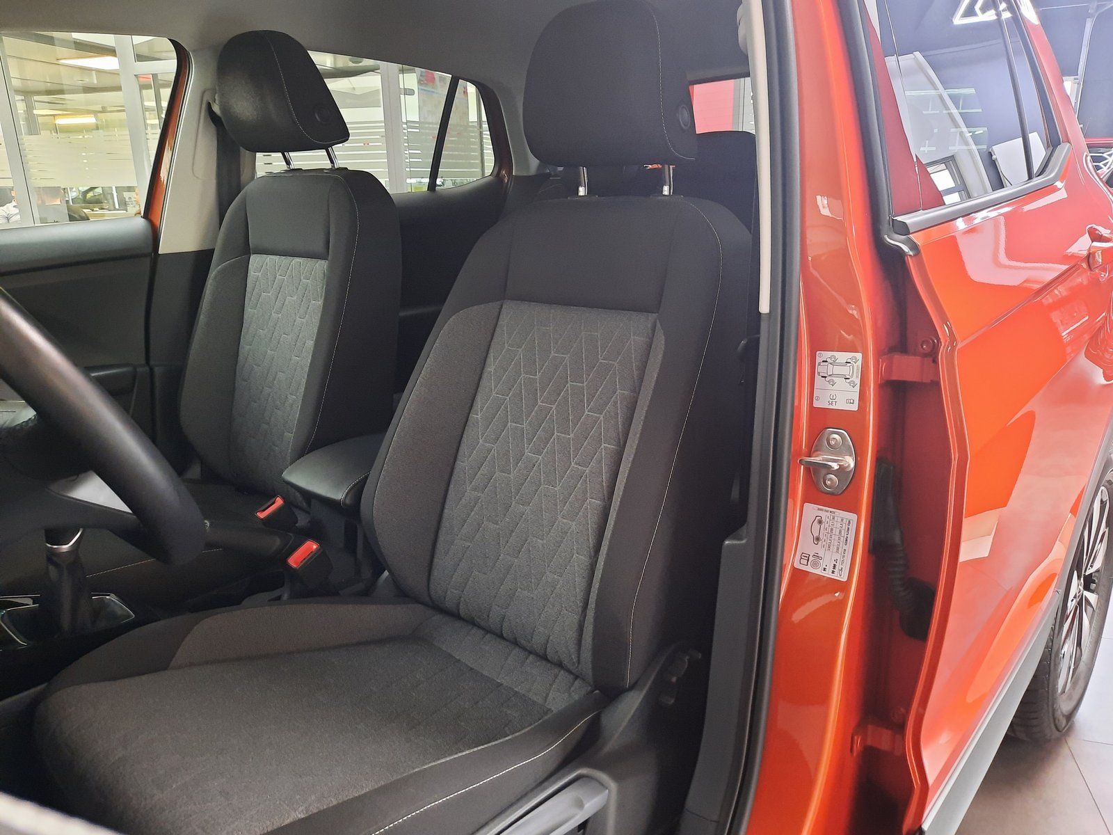 Fahrzeugabbildung Volkswagen T-Cross Move TSI *Navi*Einparkh*Sitzhzg*App-Conn