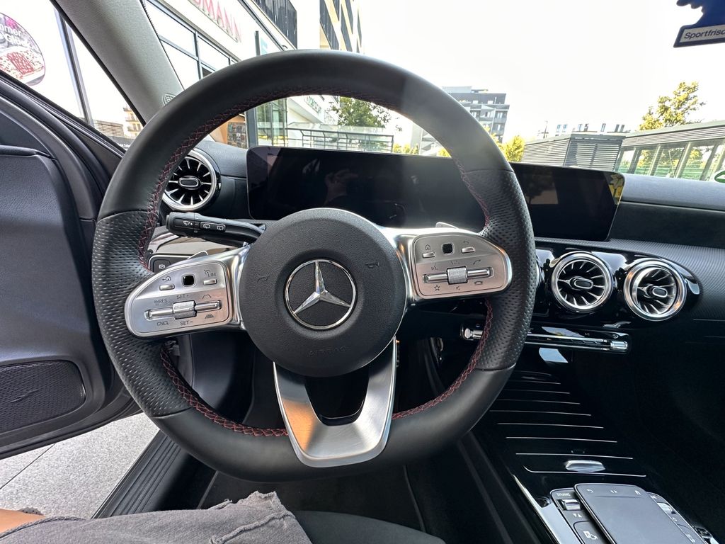 Image of Mercedes-Benz 200