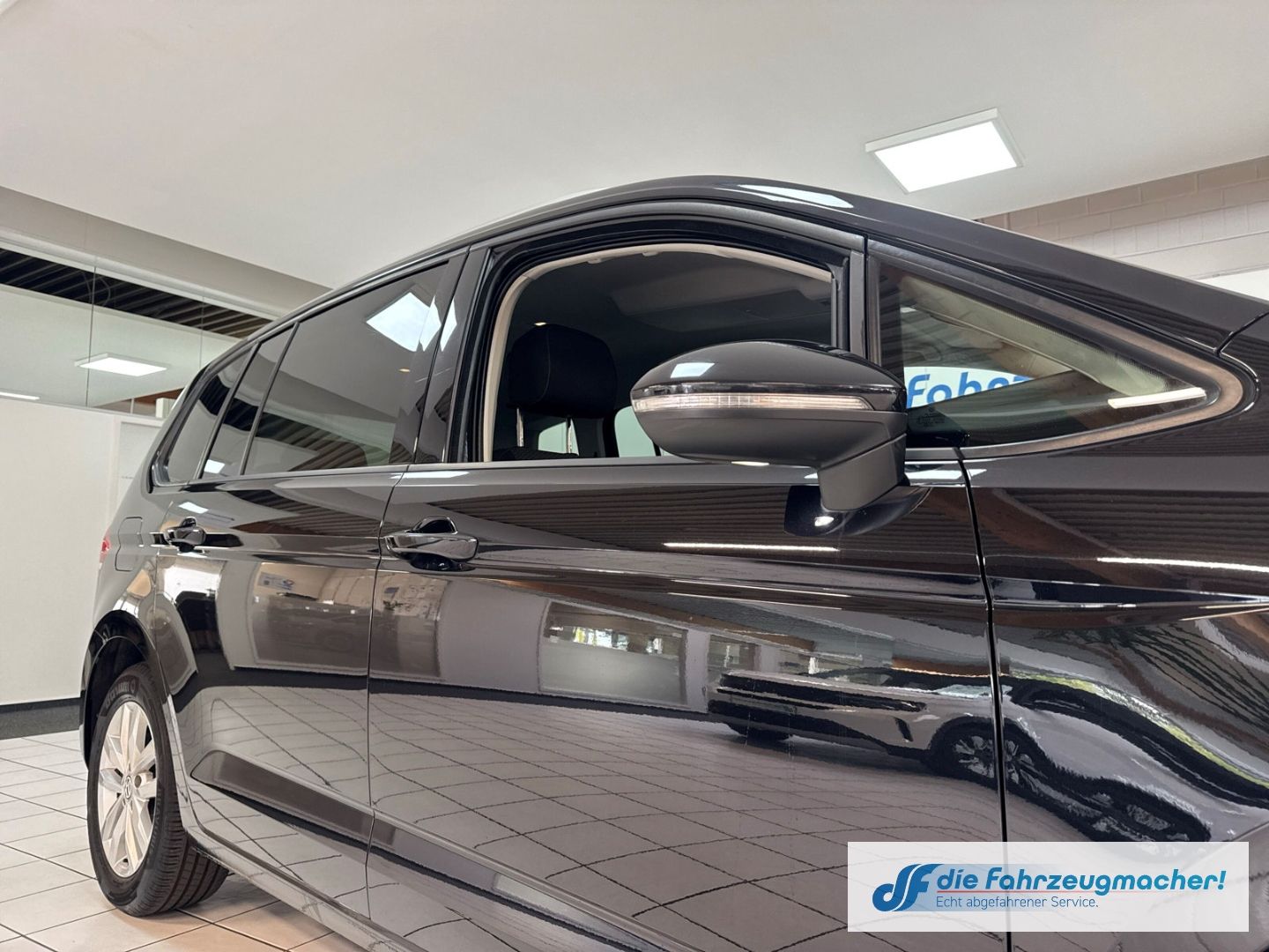 Fahrzeugabbildung Volkswagen Touran Comfortline 2,0TDi Navi Dyn. Kurvenlicht