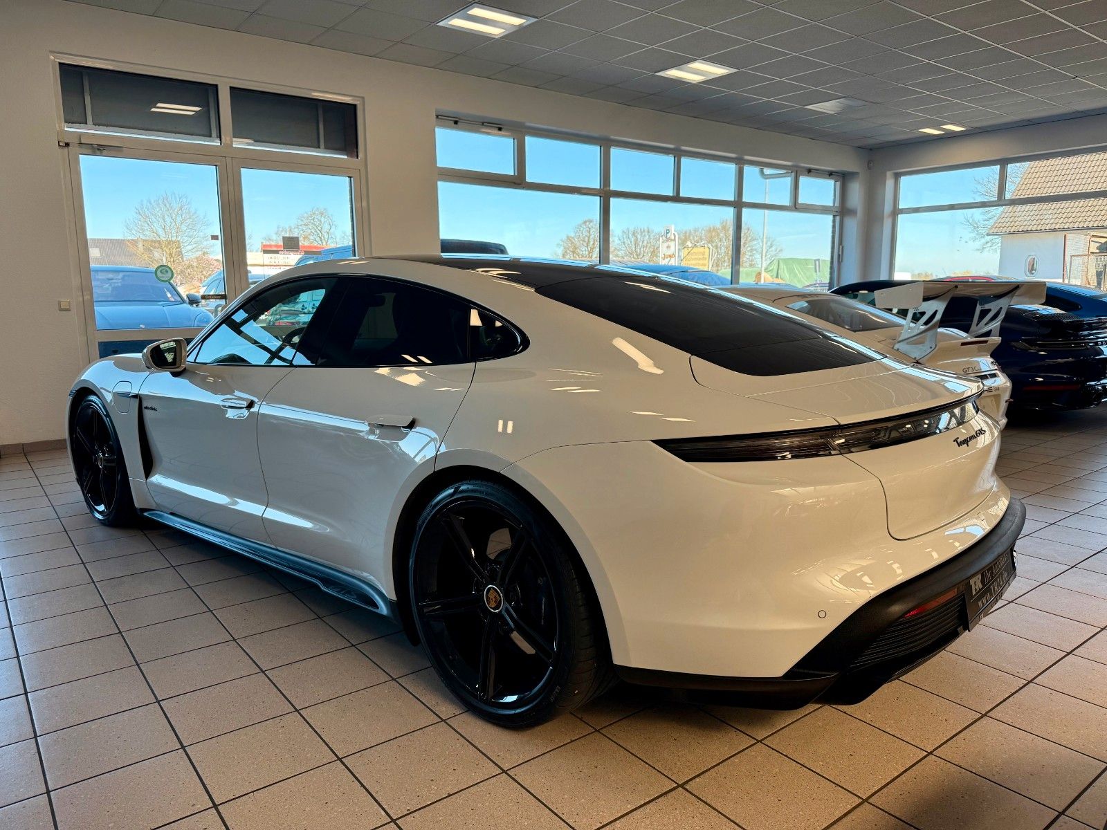 Fahrzeugabbildung Porsche Taycan GTS Panorama/ACC/21Zoll/Keyless