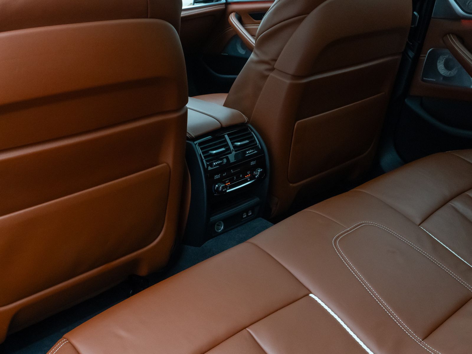 Fahrzeugabbildung BMW 540d xD M Sport Panorama 360°HUD B&W NightVision