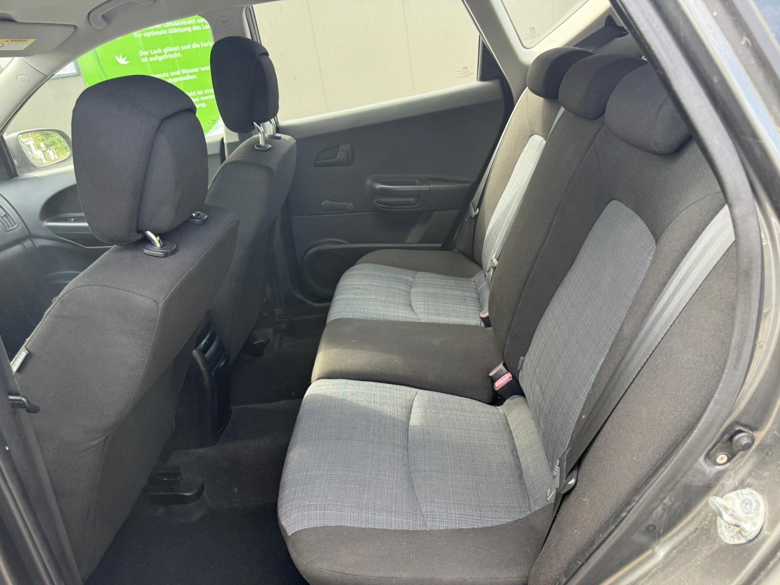Kia cee'd 2011 — photo 15