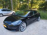 Tesla Model 3 Allradantrieb mit Dualmotor Performa...