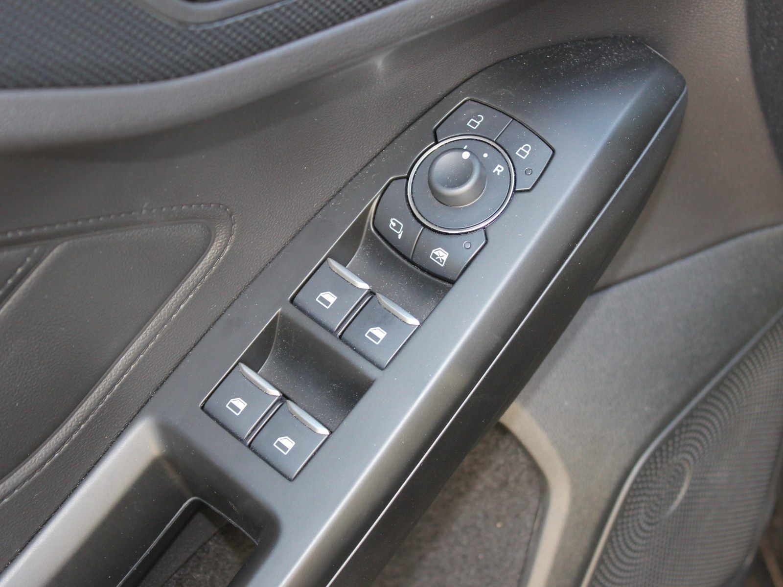 Fahrzeugabbildung Ford Focus ST-Line X 1,0 EcoBoost Start/Stopp