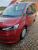 Volkswagen T7 Multivan 1,5 TSI OPF DSG - - rote Volkswagen T7