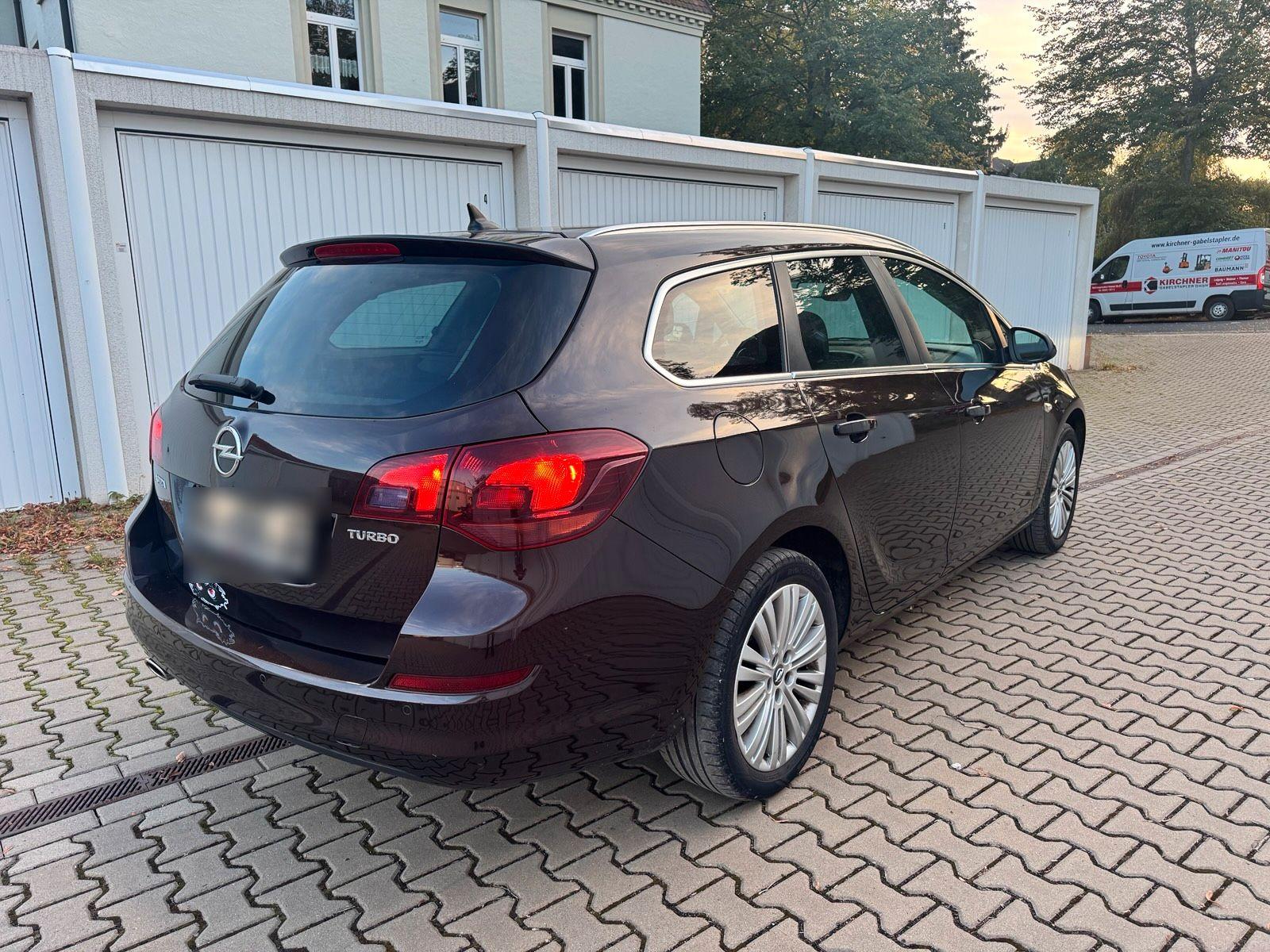 Opel Astra 2011 — engine 140 HP (103kW)