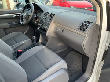 Volkswagen Touran - 9