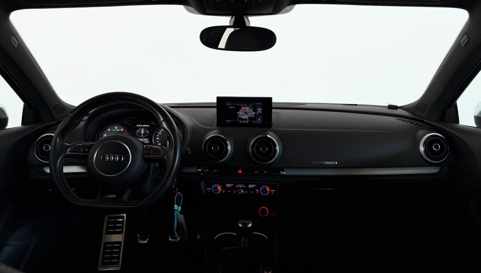 Audi S3 8V 2.0 TFSI QUATTRO 1.HAND SCHECKHEFT 8FACH