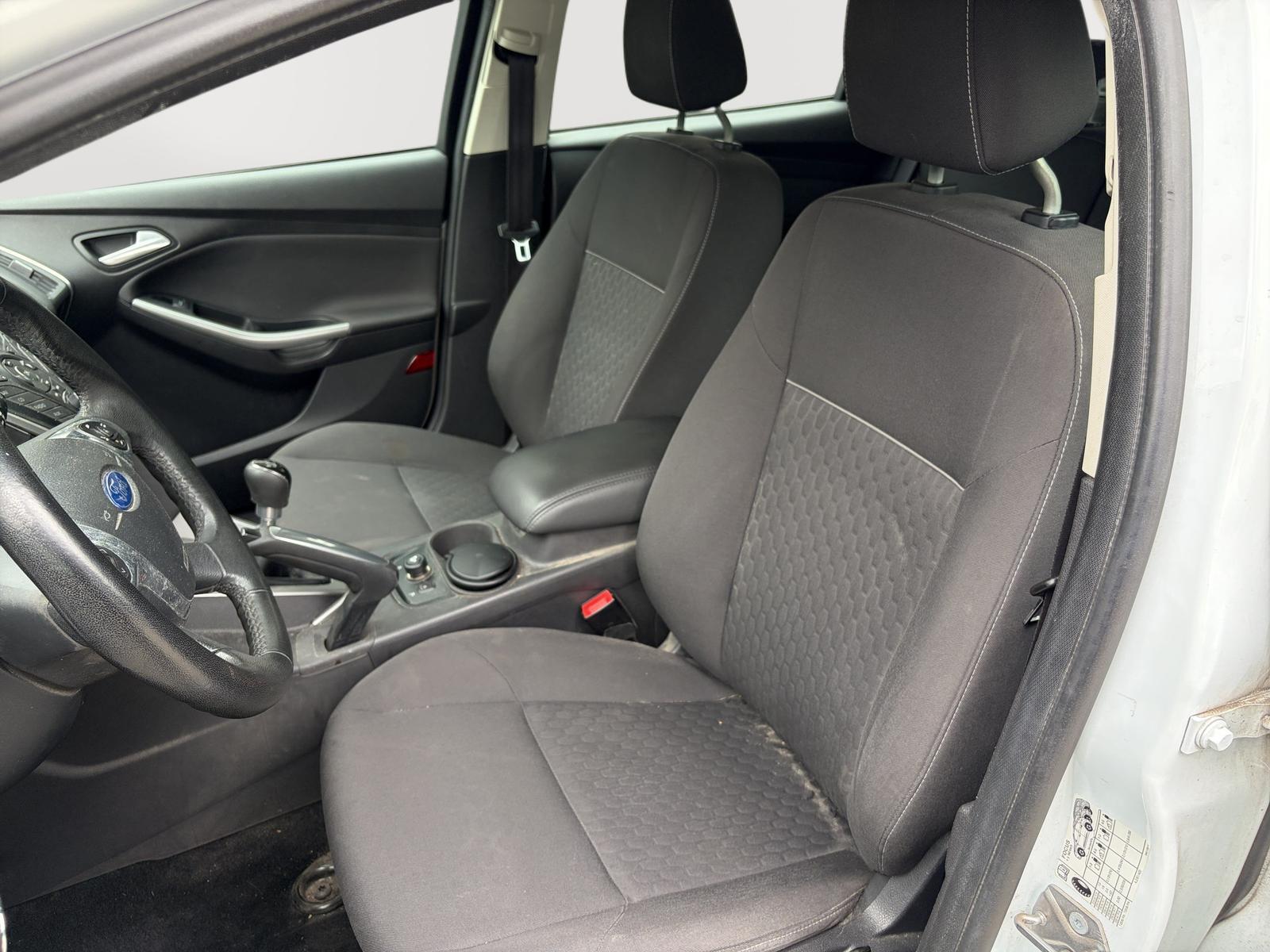 Ford Focus 2013 — photo 23