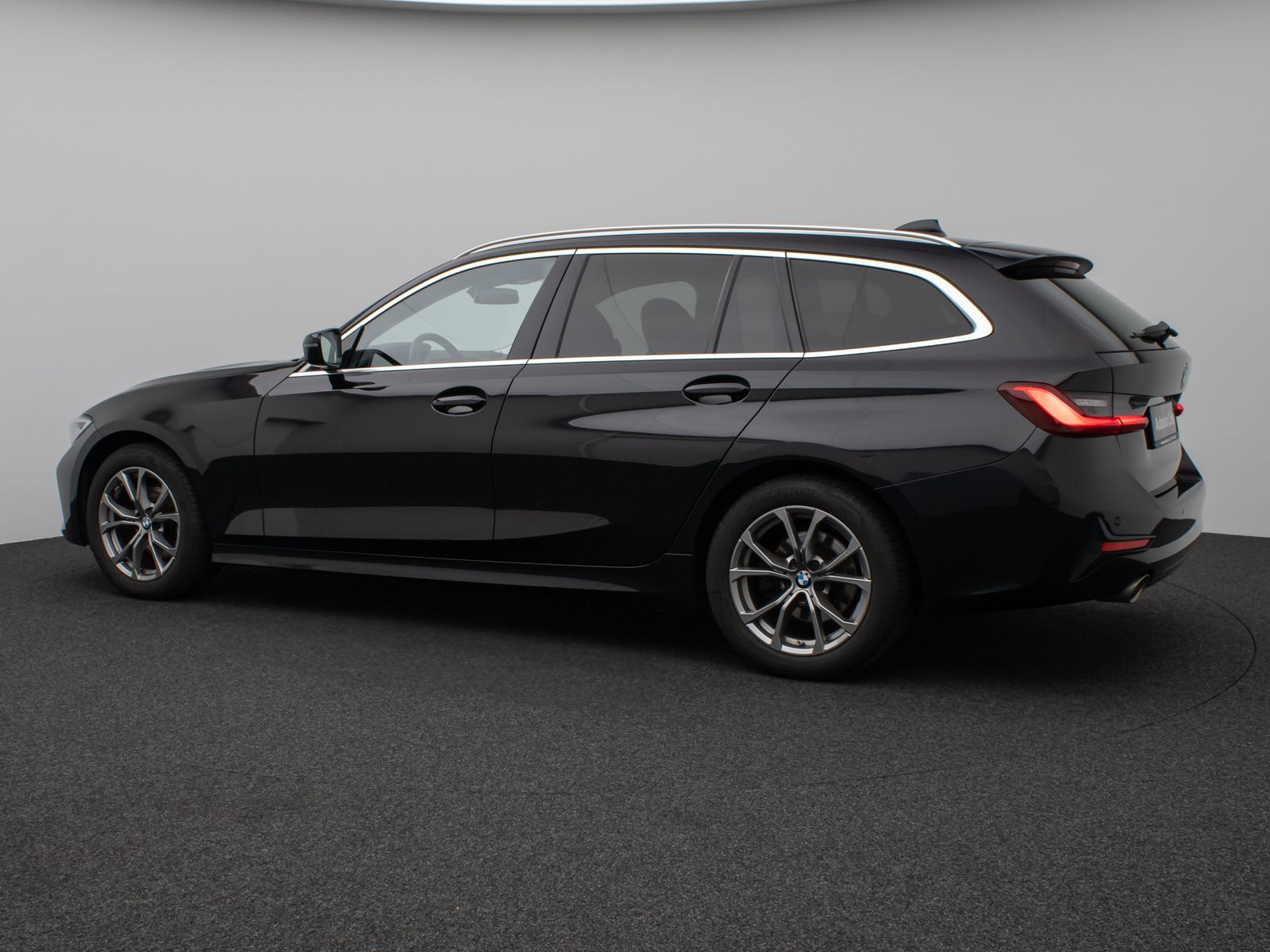 Fahrzeugabbildung BMW 320d SportLine Panorama DAB HiFi Stop&Go Komfort