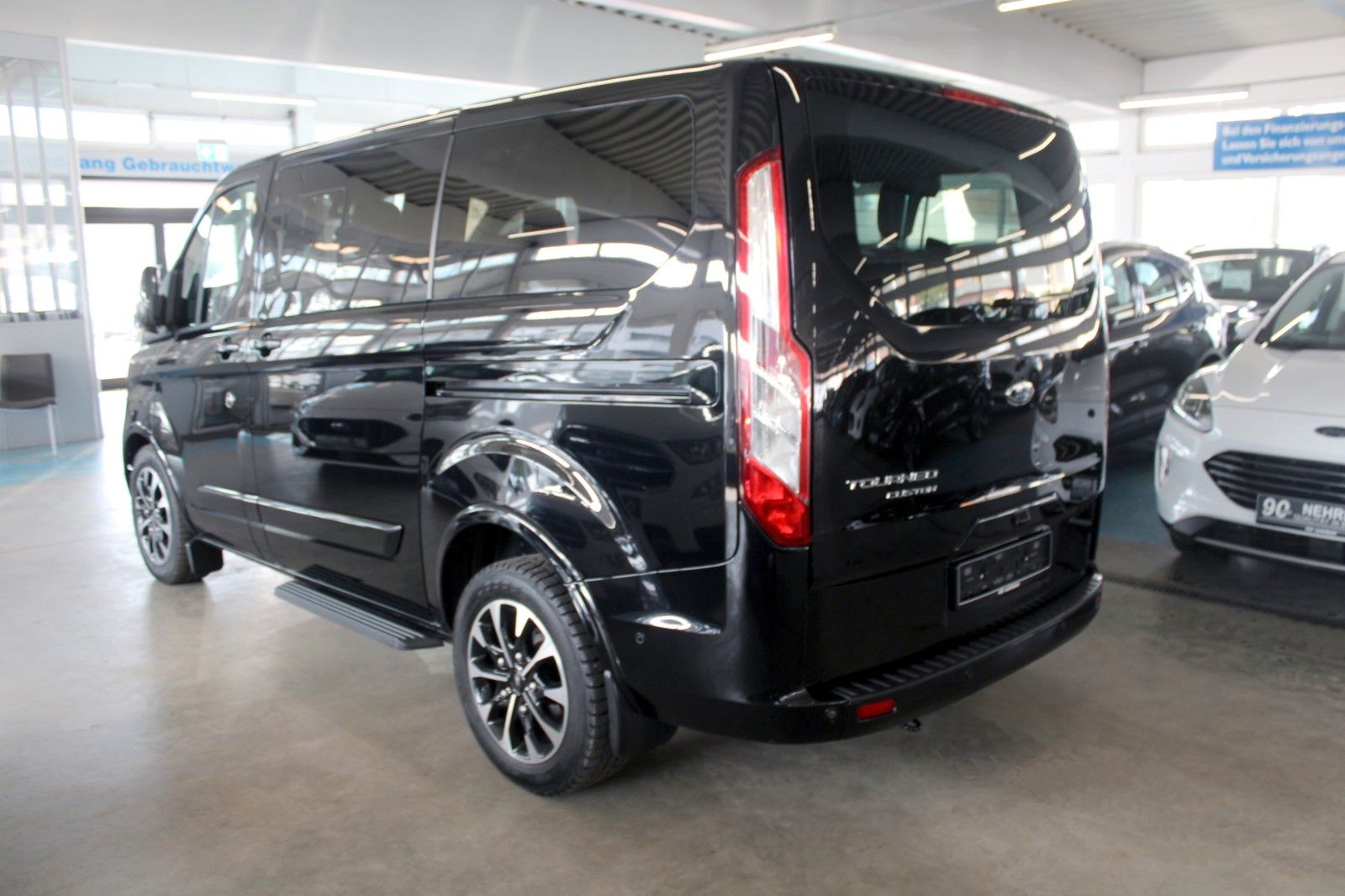 Fahrzeugabbildung Ford Tourneo Custom Titanium X Aut. 8-Si XENON LEDER