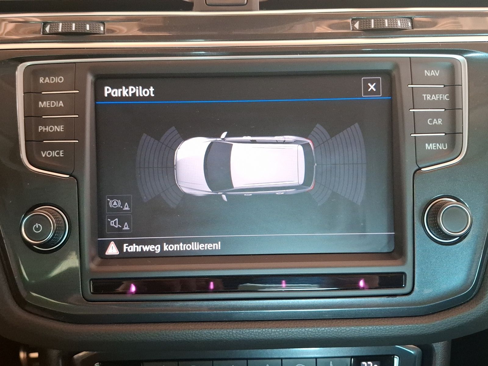 Fahrzeugabbildung Volkswagen Tiguan TDI Sound 4M LED AHK Navi ACC PDC SHZ