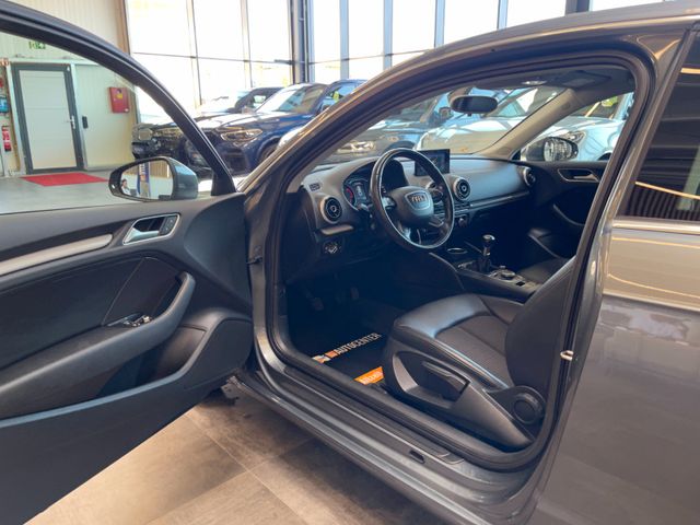 Audi A3 ambiente *BI-XENON*NAVI*TEMPOMAT*SZHZ*KLIMA*