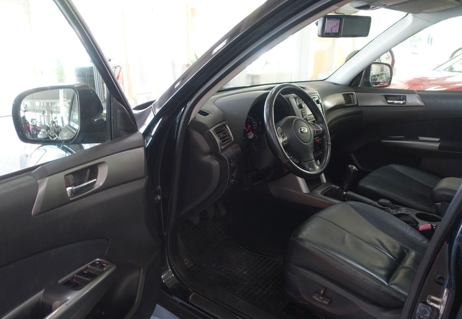 SUBARU FORESTER 2.0 150ch 4X4 EXCLUSIVE - CUIR - TOIT OUVRANT - CAMÉRA DE RECUL - XÉNON - SIÈGES CHAUFFANTS