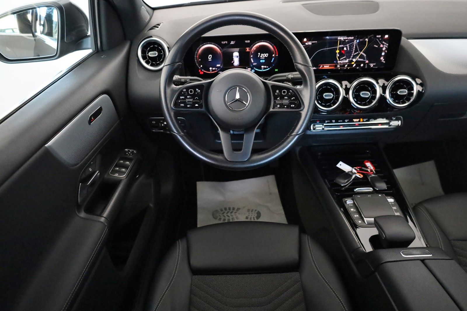Fahrzeugabbildung Mercedes-Benz GLA 250 e, Style,T.Leder,Navi,LED,SH,Kamera,ACC