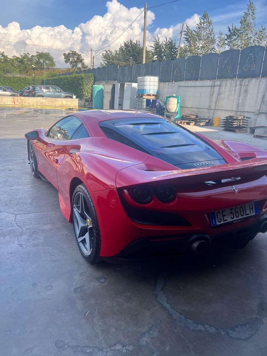 Ferrari F8 TRIBUTO imagem 3
