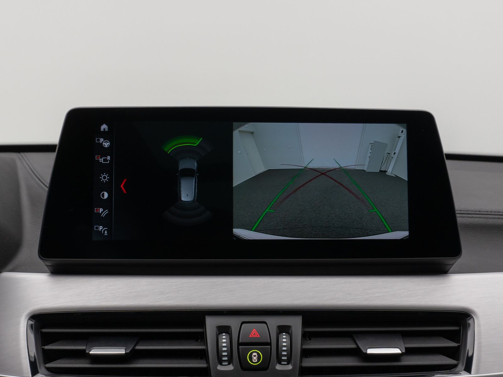 Fahrzeugabbildung BMW X1 xD25e xLine Panorama Kamera HUD DAB H/K AHK