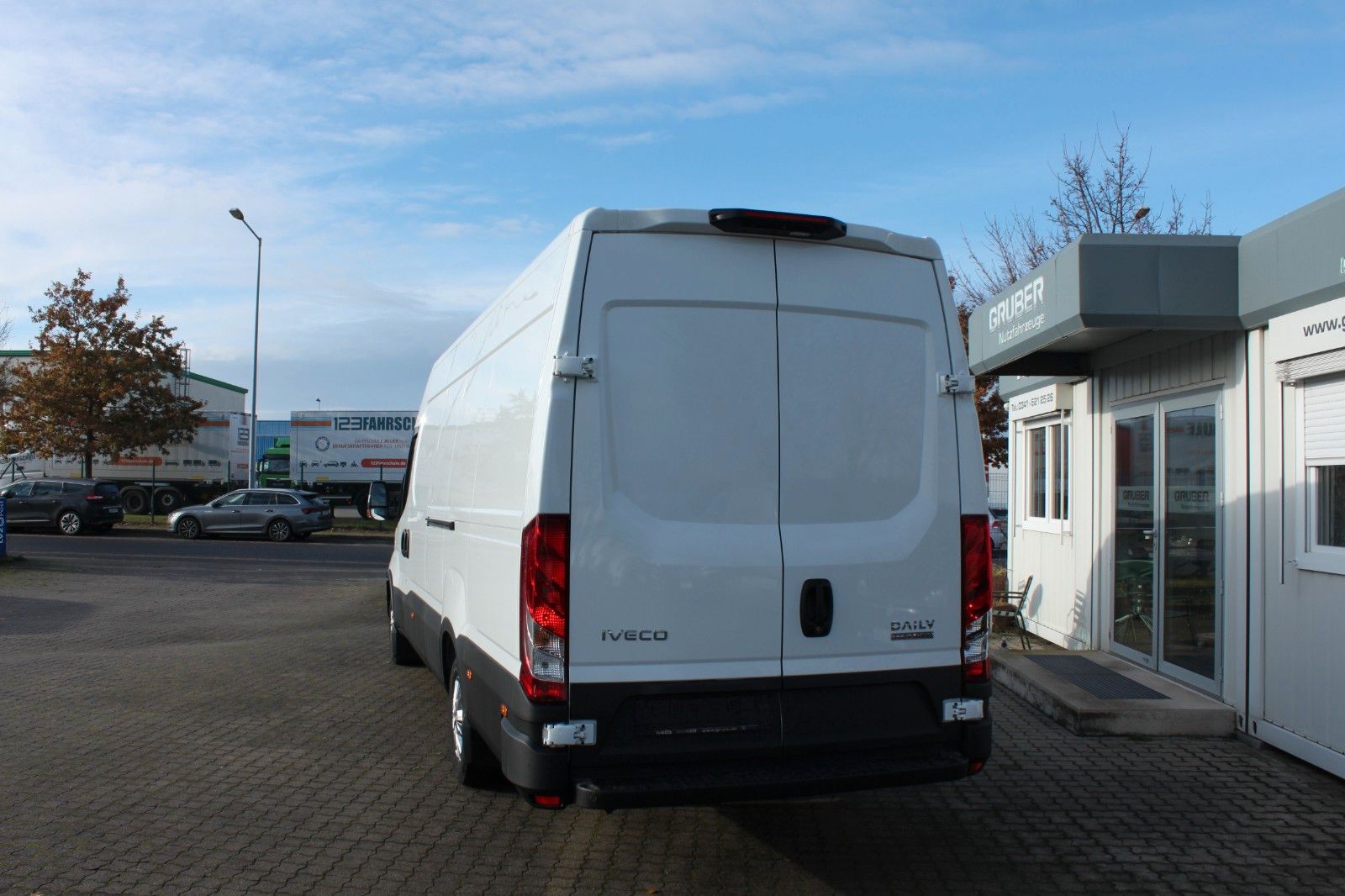 Fahrzeugabbildung Iveco Daily 35S18HA8 V/P 2x Schiebetür